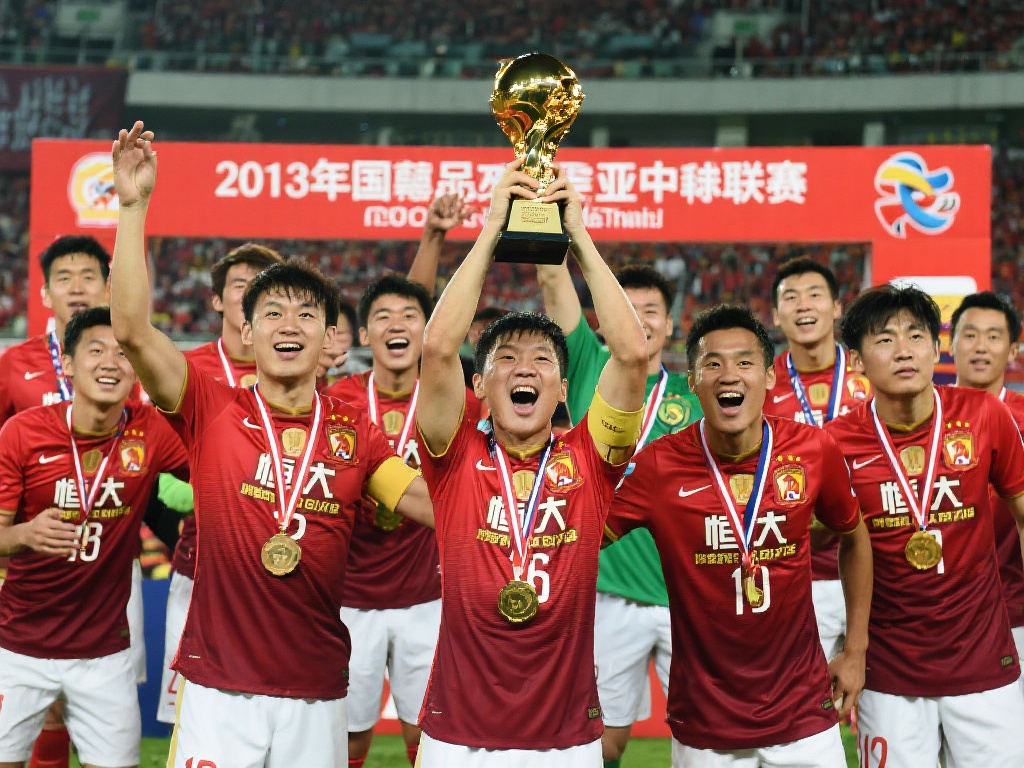 恒大自2010年进入中国足球职业联赛以来，迅速成为